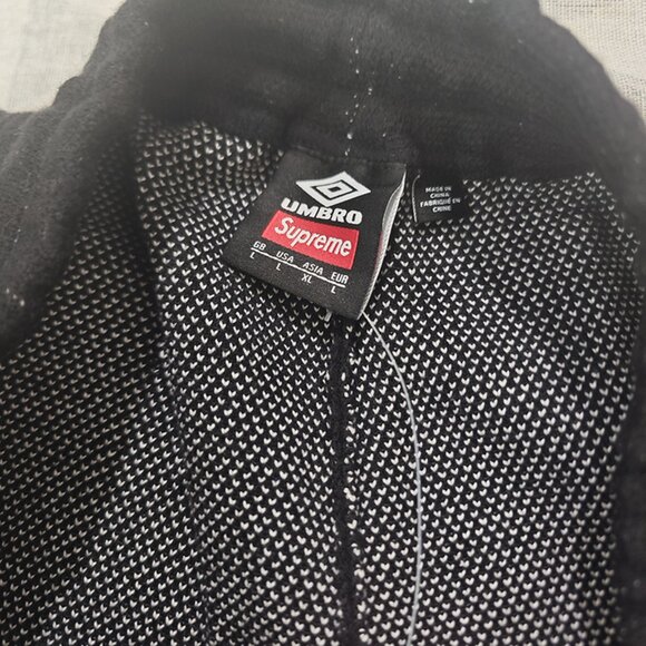 Supreme Umbro Knit Shorts - Picture 5 of 7